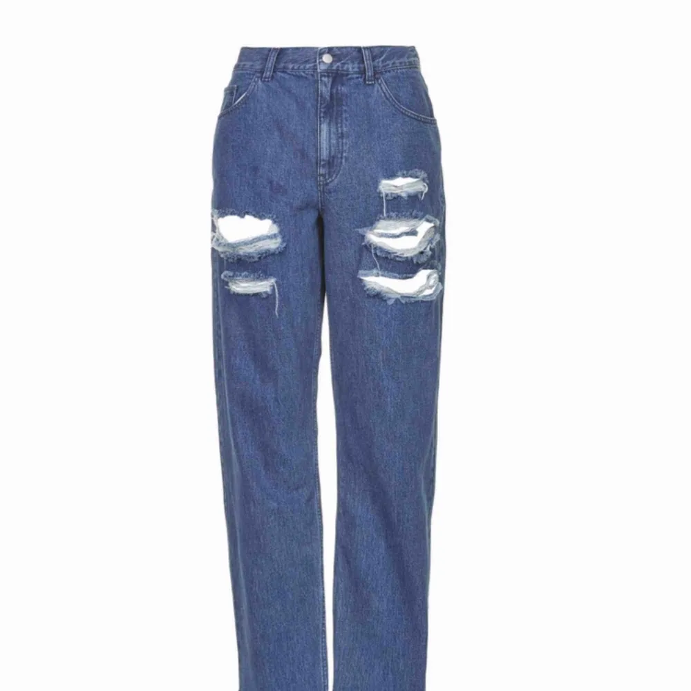 Marques Almeida X Topshop Jeans. Använda ett fåtal gånger så mycket bra skick, dock saknas taggen bak. Frakt tillkommer, kan också mötas upp i Gbg 🌸. Jeans & Byxor.