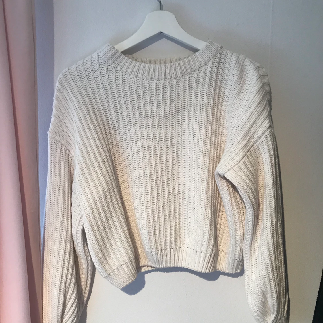 Vit stickad tröja