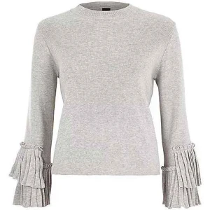 RIVER ISLAND tröja str 8 - Grå RIVER ISLAND tröja str 8                                                    Grey high neck pleated sleeve knitted top  Utan hål och fläckar Jättebra skick Kommer från djur och rökfritt hem  Samfraktar  Kolla gärna in mina andra annonser  Samfraktar 