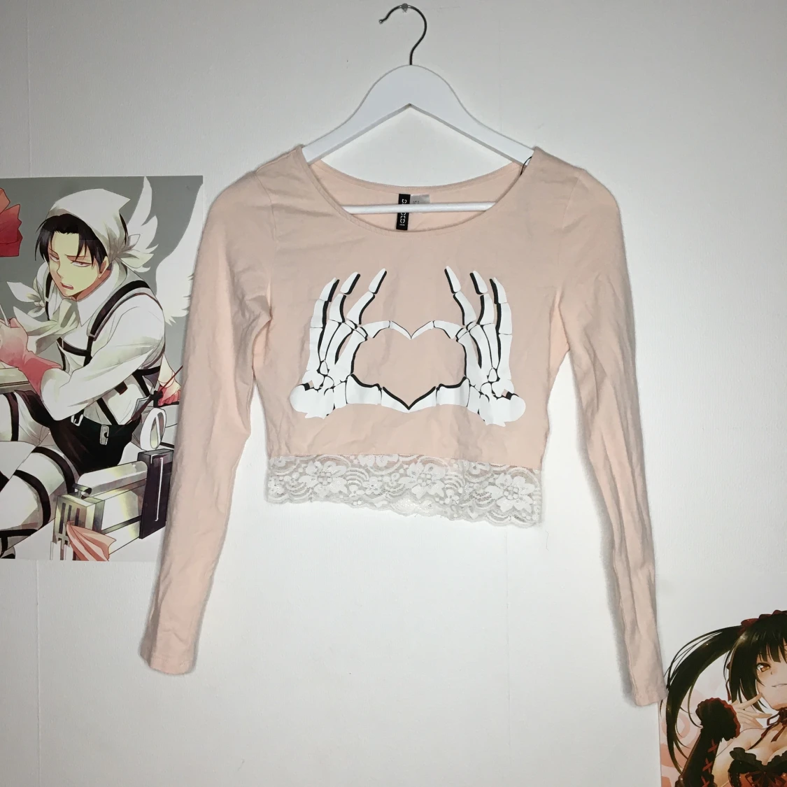 Beige/Rosa crop top med gulligt tryck strl: S
