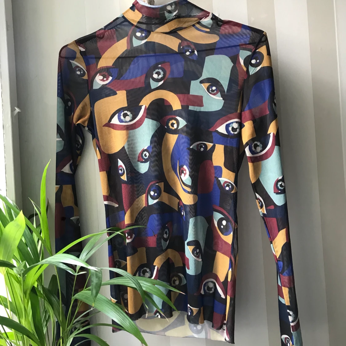 Cool meshtröja från Monki