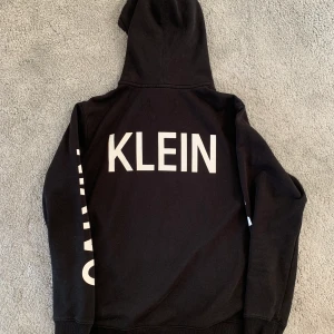Calvin Klein. Back logo  - Cond:9/10 köpt på Boozt 