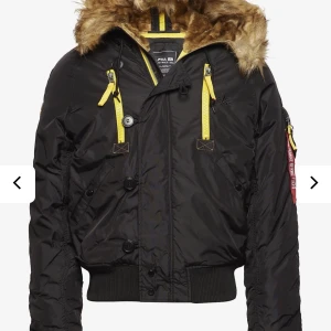 Alphaindustries - Vinterjacka i fint skick knappt använd