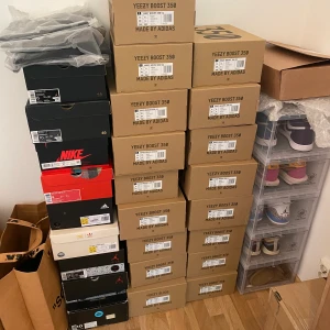 Yeezy 350 boost zyon - Har storlekarna: 39, 44, 44 1/3, 45, 45 2/3