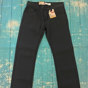 NWT Black Tapered Levi’s 511 Jeans - New with Tag! Original Price: $42.00 Black Slim Fit Tapered Jeans with straight leg, non-stretch, size 14 regular 27x27 be sure your true to size. 