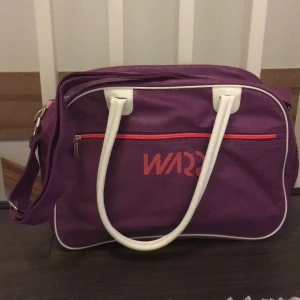 Väska - Jättefin väska som ALDRIG kommit till användning pga haft andra väskor så den är som i helt nyskick!