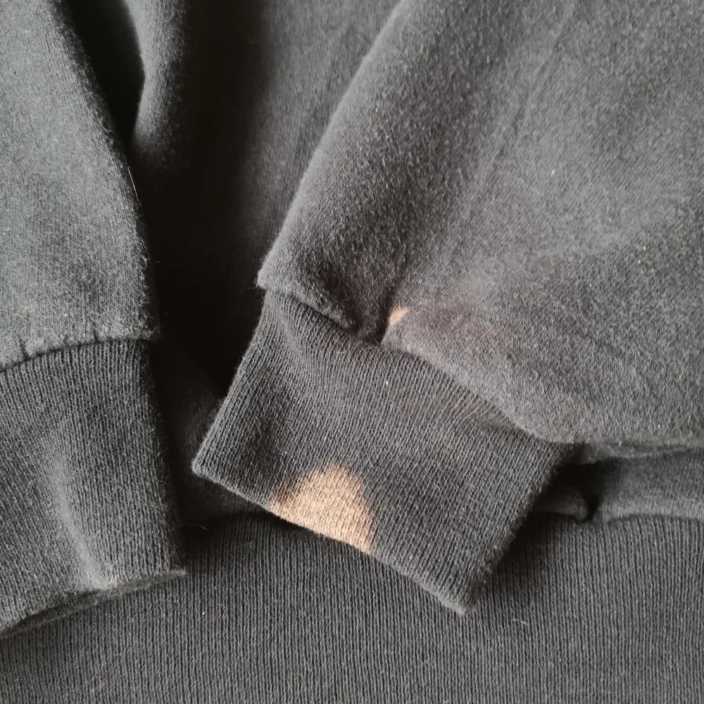 Carolina panthers hoodie passar s-l beroende på fit cond:General wear en flaw vid änden av armen, kan gå bort i tvätt vet ej!, bud från 300 kr minsta höjning 25kr, köp den direkt för 550 plus frakt(63kr). Tröjor & Koftor.