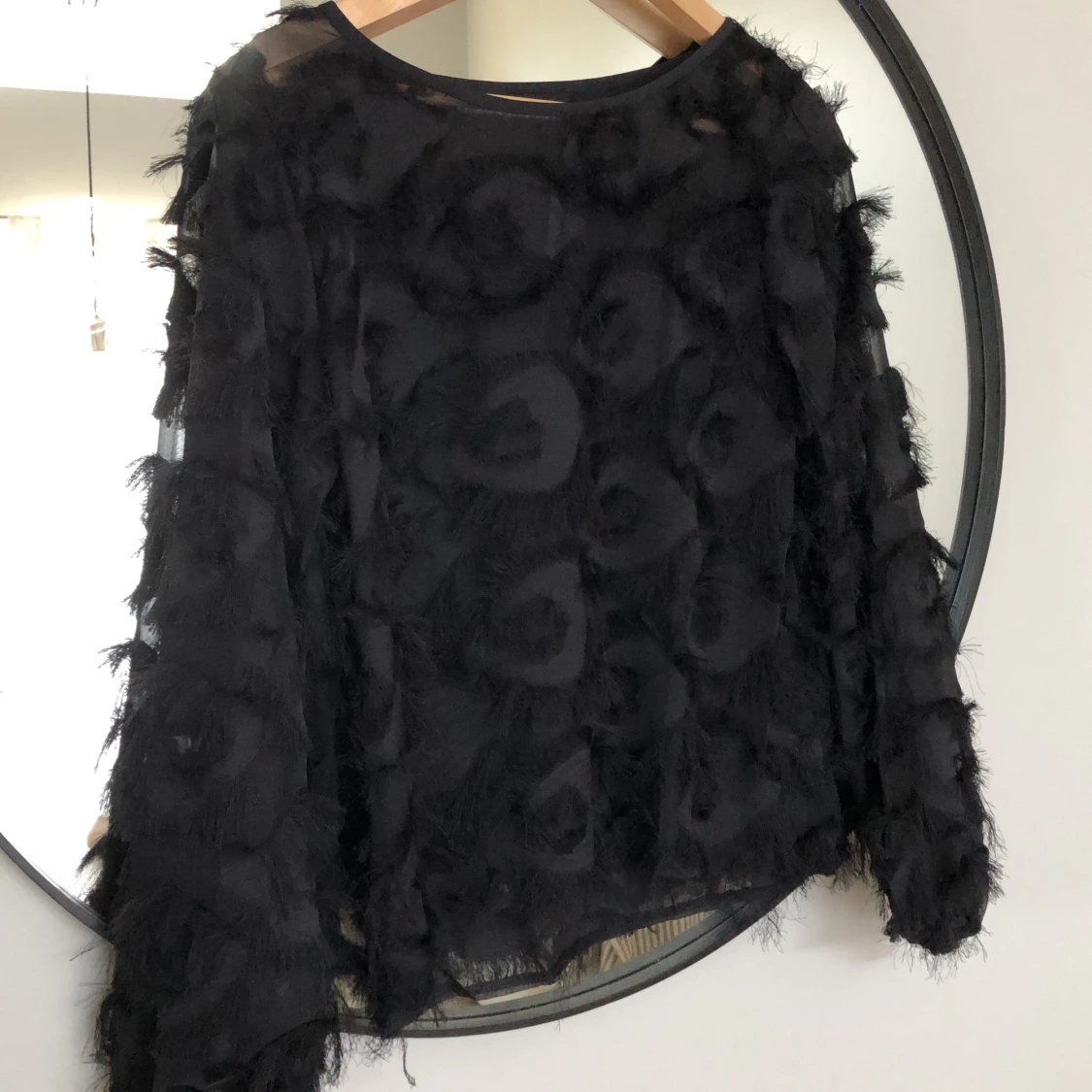 Svart fransig blus storlek M - 90