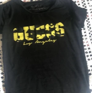 Guess tjöra strl S - Nyköpt guess tröja använd några fåtals gånger bra skick 