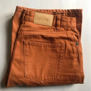 Bruna jeans från monki ✨ - Bruna jeans från monki, i st 26 i rak model.