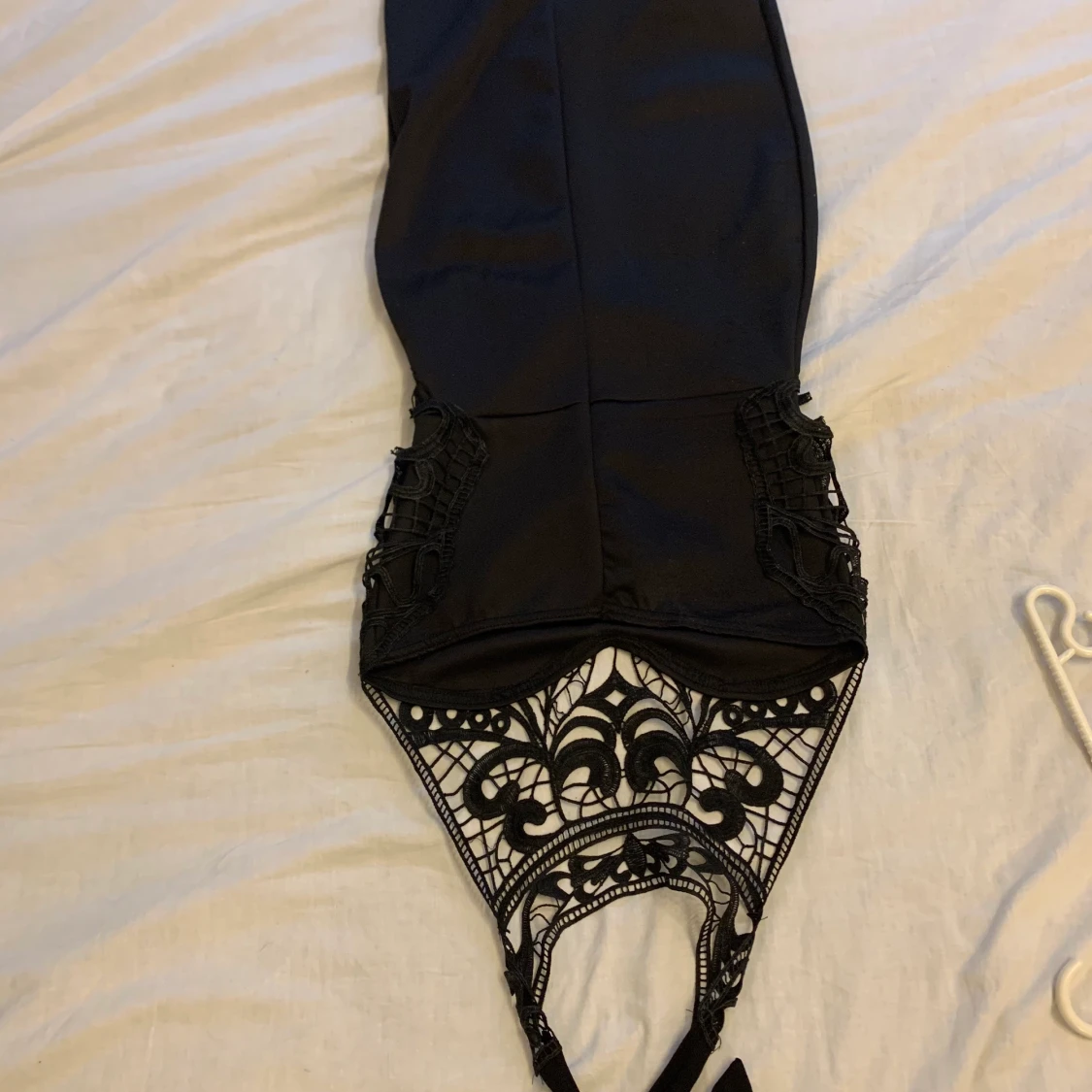 Tight svart klänning med bar rygg