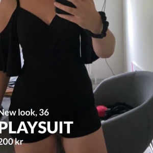 Playsuit - Playsuit ifrån märket New Look köpt för något år sen, väldigt fin utan fläckar eller liknande 