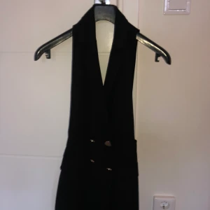 Zara jumpsuit klänning  -  Svart Jumpsuit klänning från Zara, jag har inte använts den alls. Så den är väldigt ny