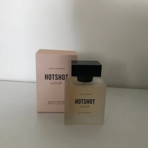 Linn ahlborg parfym - Endast testad och säljer den då jag är osäker på om jag gillar doften