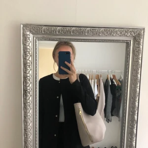 Axel väska - Rosa väsk, mycket utrymme 