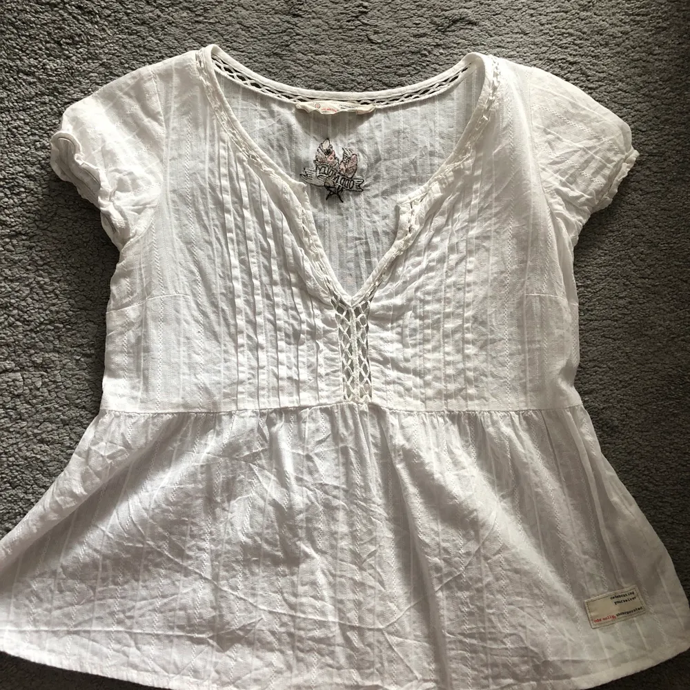 Denna underbara blus är från Odd Molly. Supergullig att ha med en kjol under sommaren.🌸 Den är i storlek S och har använts 2 gånger. Ordinariepris 995 kr.. Blusar.