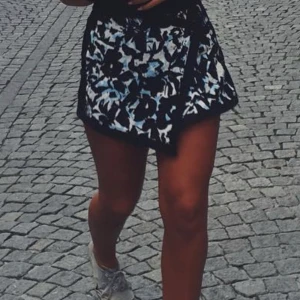 Shorts  - Shorts från topshop men en kjol känsla. Strl xs men passar även s. Använd fåtal gånger🌸