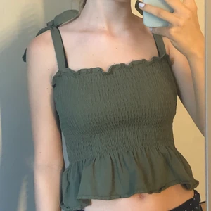 Fint linne💚 - Fint linne med knytningar på axelbanden💚köparen står för frakt💕