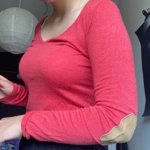 massimo dutti tröja  - jättefin massimo dutti tröja som är nästan aldrig använd. Inga skador alls. Väljer man att frakta kostar det extra men kan alltid diskutera pris och byten.🥰🥰🥰