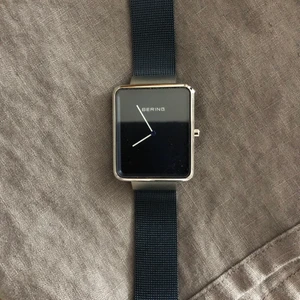 Bering klocka - Blå Bering klocka med meschlänk