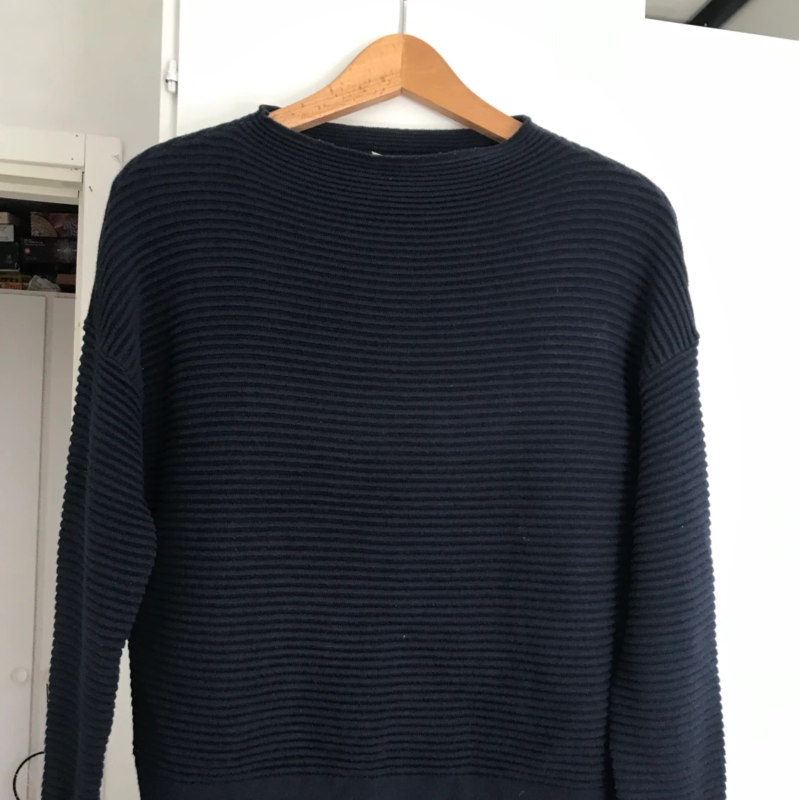 Mörk blå tröja 