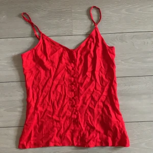 Rött linne - Rött linne i storlek S