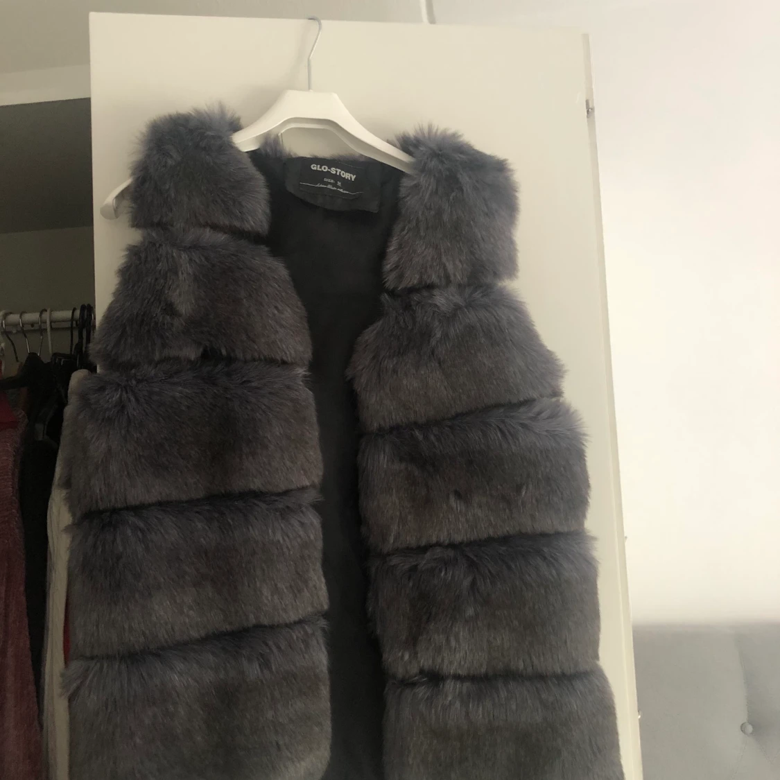grå päls väst 