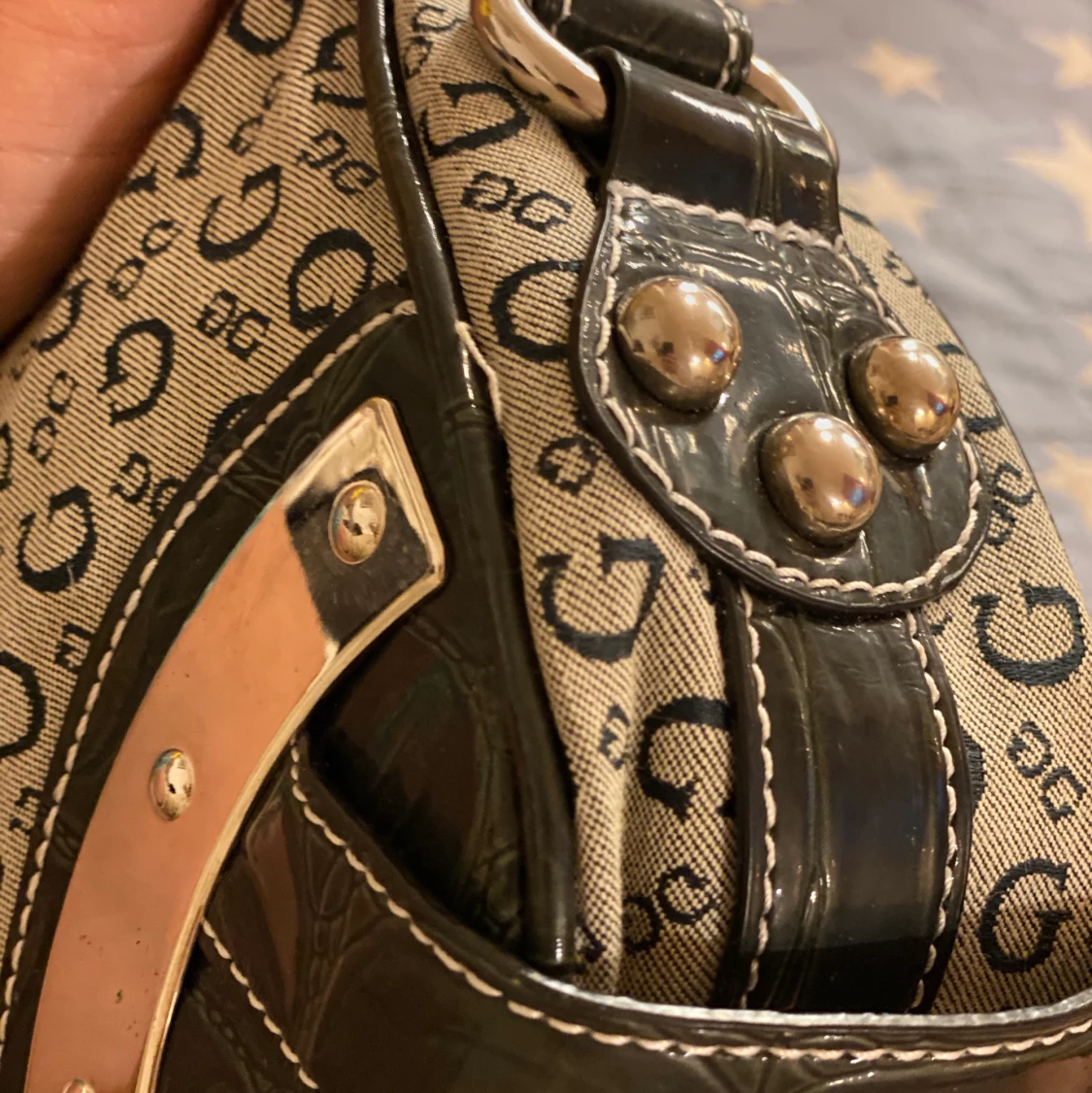 Guess handväska köpt i Guess affär i USA - 91