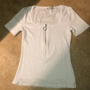 Tröja från NA-KD - Storlek S, prislappen kvar aldrig använd 💕