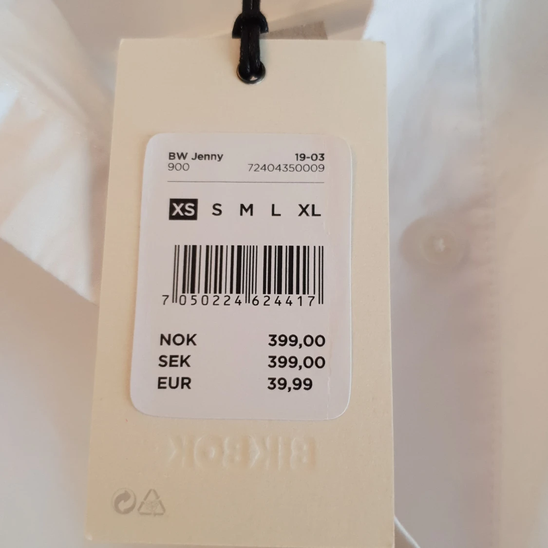 Oanvänd! Vit skjorta med ballongärmar  - 91