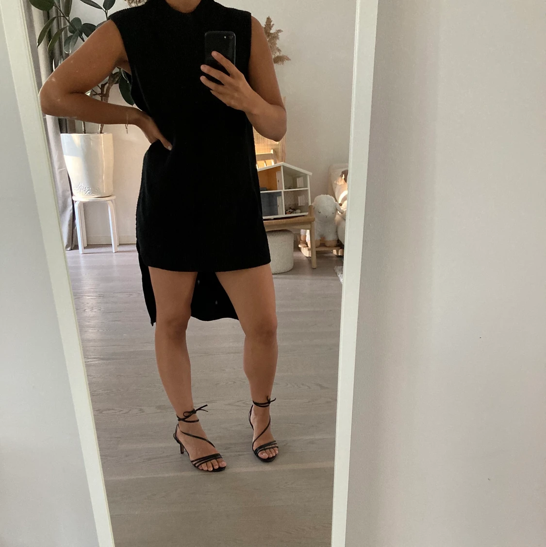 Ribbad svart klänning 