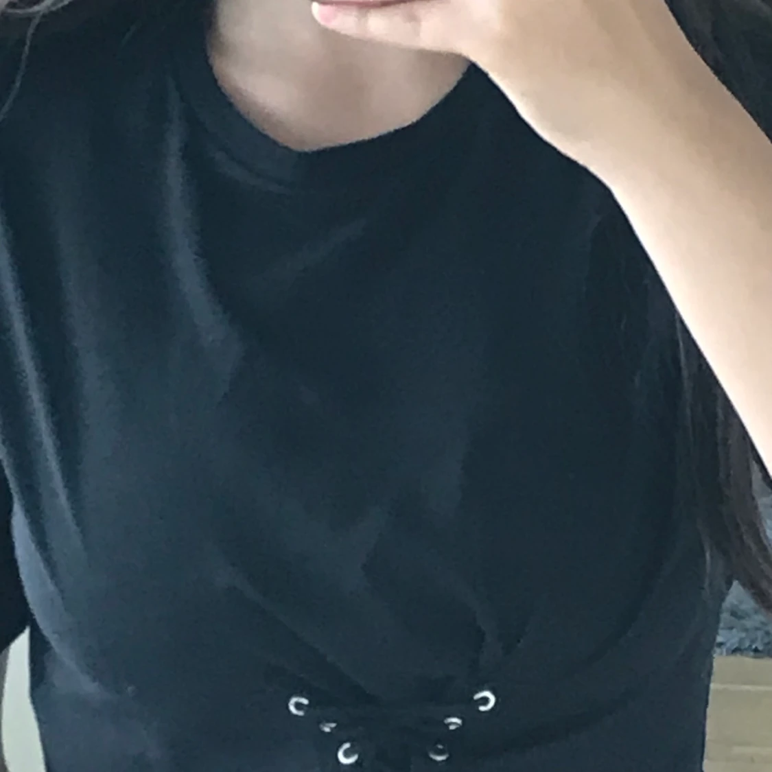 Svart croppad top med knytdetaljer - 91