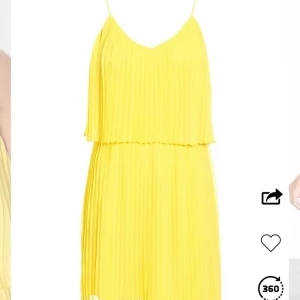 Klänning - Oanvänd klänning i storlek 40 passar M/L pris 250kr