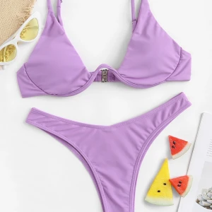 Helt ny bikini - Fick hem en super fin bikini idag men den passa tyvärr inte. Den är i storlek L men nederdelen sitter som M och överdelen som S-XS. Skickar gärna fler bilder vid intresse💜