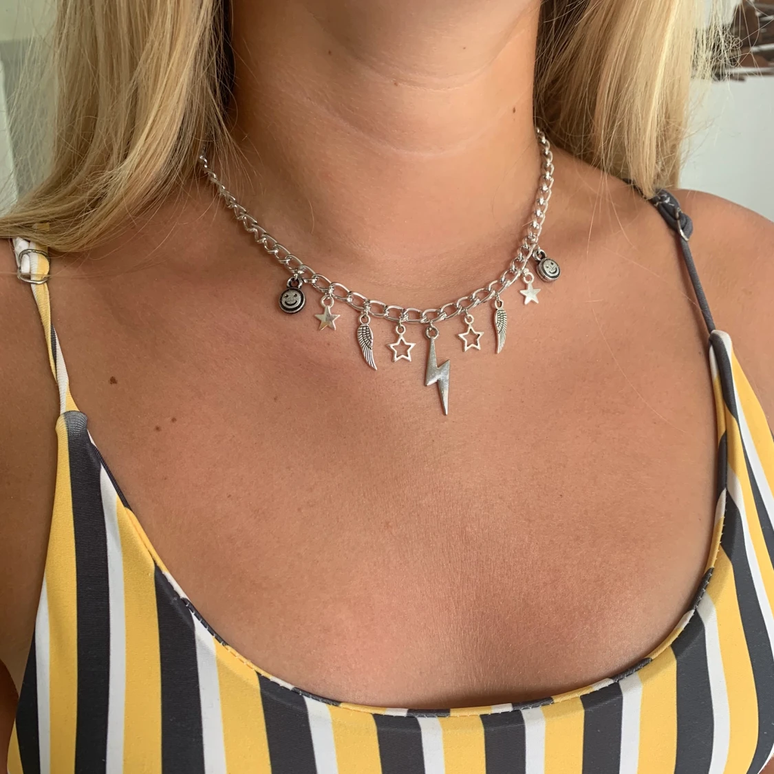 Kedjehalsband med berlocker - 91