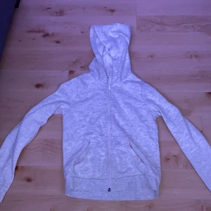 H&M - Fin skön oanvänd kofta