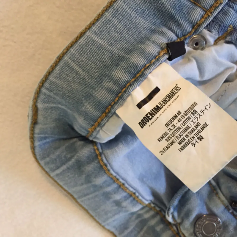Sjukt bekväma jeans från dr denim. Har använt de ca 1-2 gånger oh känner inte för att ha kvar. Köparen står för frakten . Jeans & Byxor.