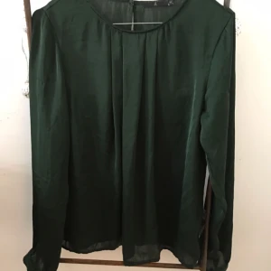  - Fin grön Bluse