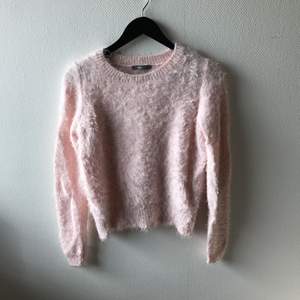 Lurvig rosa tröja från Gina, använt 1 gång