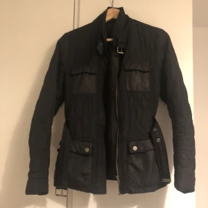  - Lätt jacka, köparen står för frakt