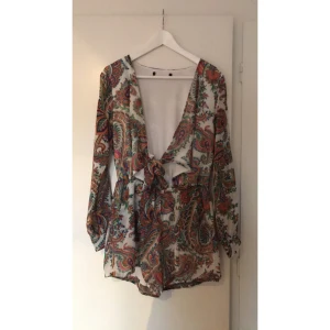  - Snygg playsuit i bra skick! 