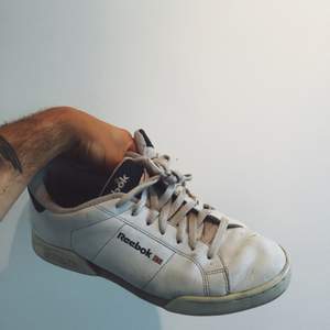 Klassiska sneakers från Reebok. Inhandlade tidigt 2000-tal. Okej skick!