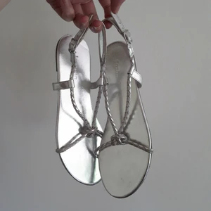  - Silversandaler använda en gång pga för små