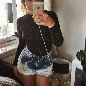  - Superfin glitterbody med öppen rygg 