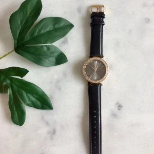  - Klocka från Regal. Bandet har lossnat på ena sidan men byts lätt ut på t.ex Ur&Penn