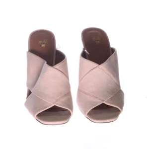  - Säljes H&M klackar i rosa, endast provade inomhus men dom var för små. 