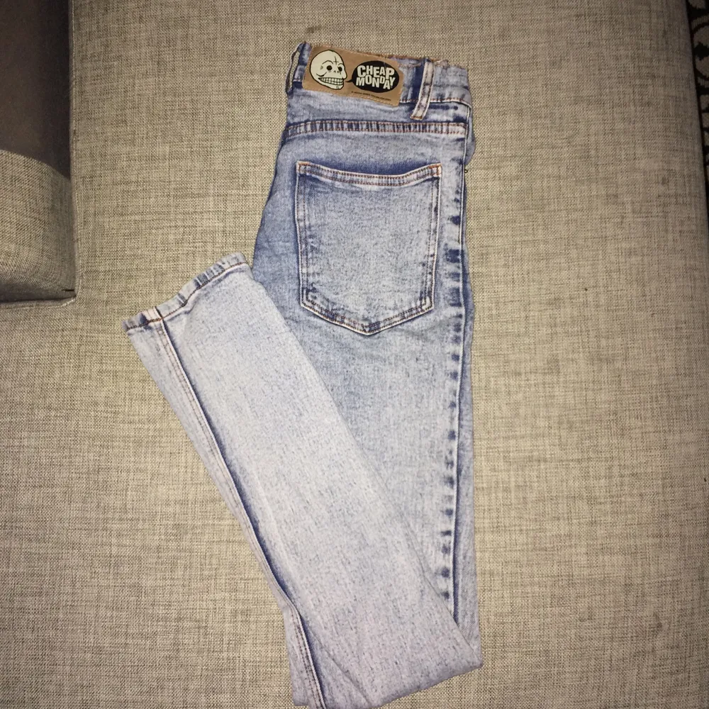 Cheap monday jeans i fint skick. . Jeans & Byxor.
