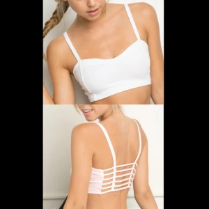  - Bralette/topp från Brandy Melville, aldrig använd! Passar XS/S. Kan mötas upp i Stockholm eller skicka mot fraktkostnad
