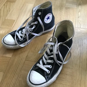  - Converse chuck Taylor all star high i storlek 7 