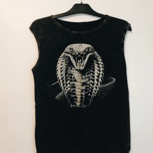  - Oversizead tisha köpt i Paris! Frakt tillkommer.